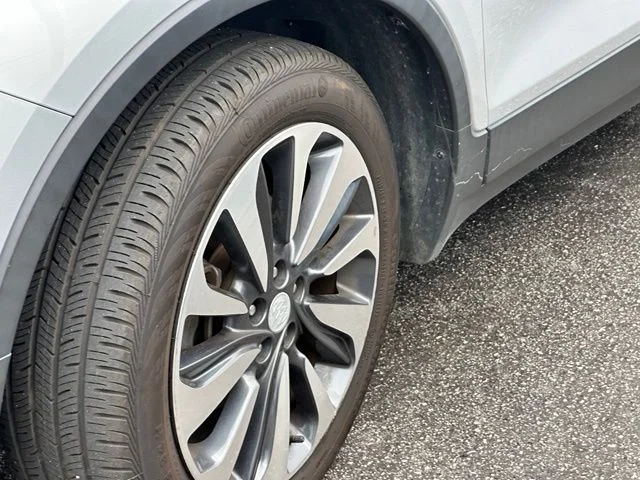 Used 2022 Silver Buick Preferred image 5