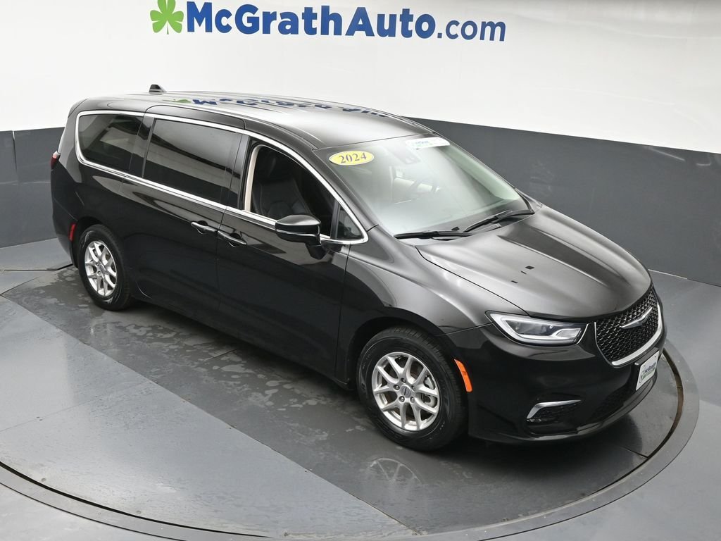 Used 2024 Black Chrysler Touring L image 4