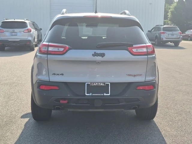 Used 2018 Silver Jeep Trailhawk image 4
