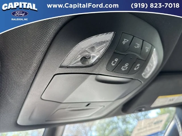 Used 2025 White Chrysler Select image 32
