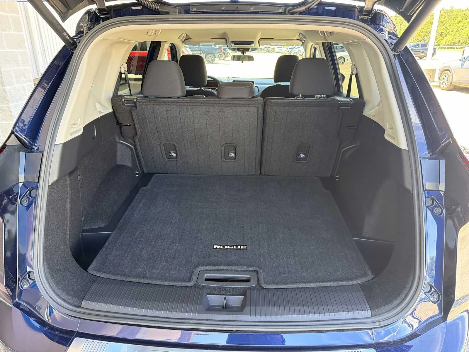 Used 2025 Deep Ocean Blue Pearl Nissan SV image 26