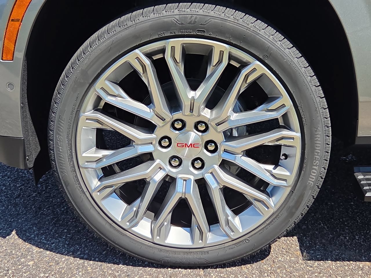 2026 GMC Yukon XL Denali - Photo 34