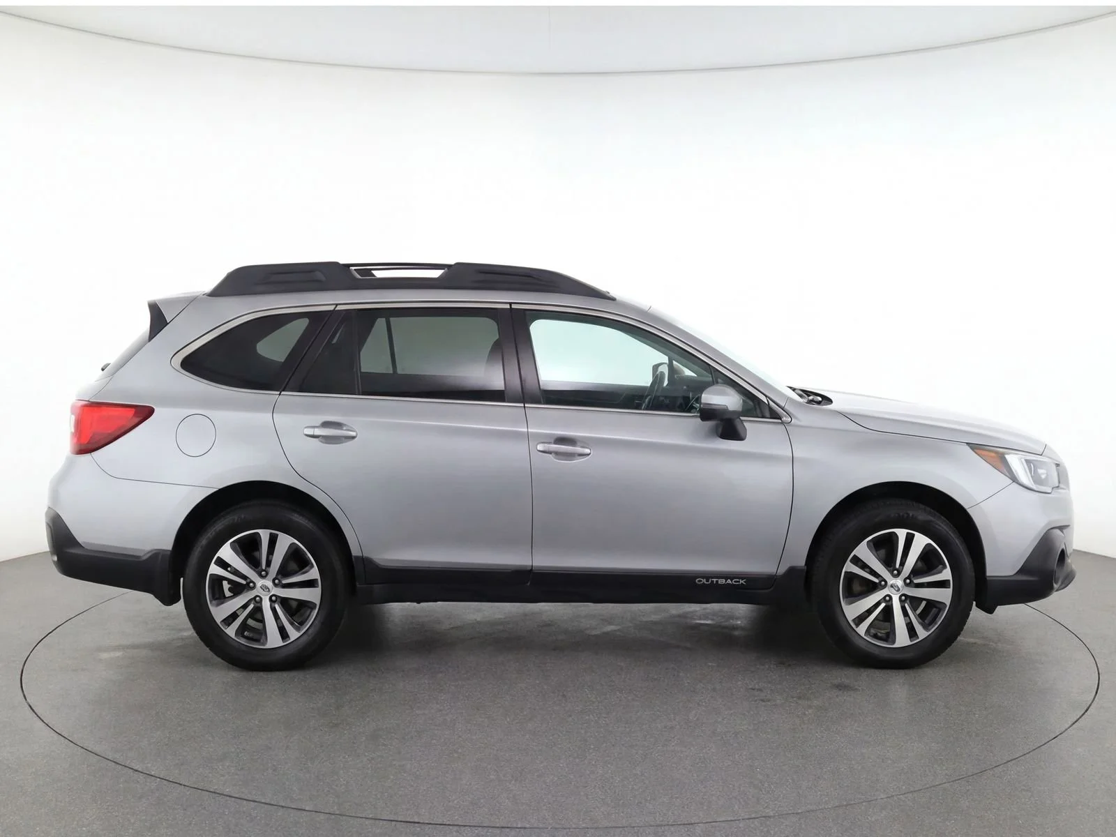 Used 2019 Tungsten Metallic Subaru Limited image 8