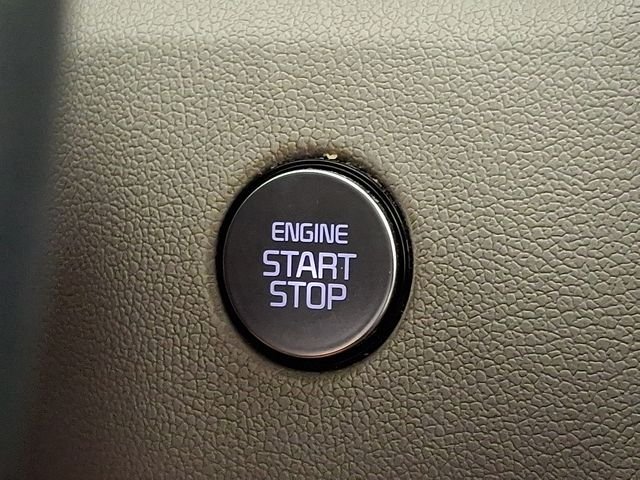 Used 2021 White Kia S image 30