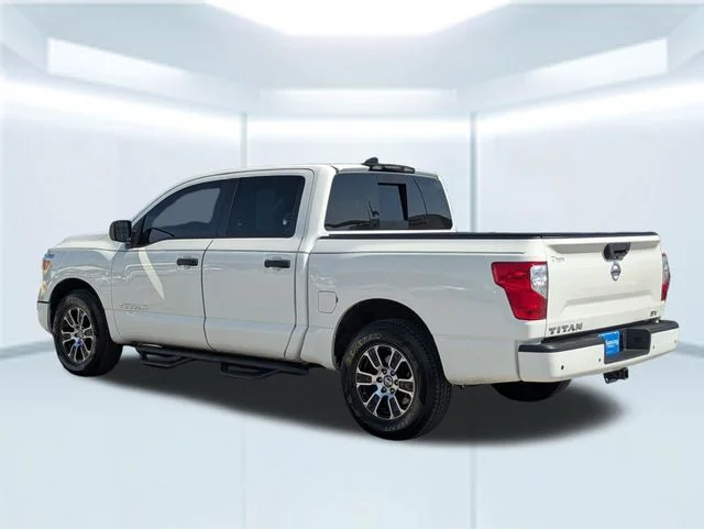 Used 2022 White Nissan SV image 3