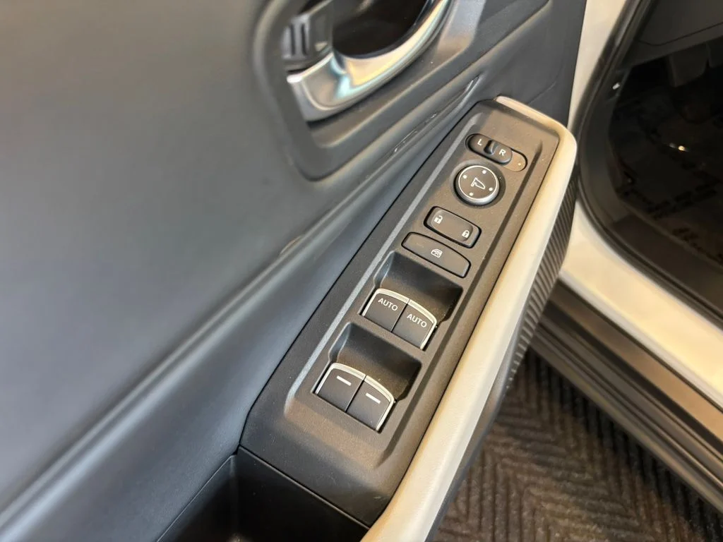 Used 2023 White Honda EX image 14