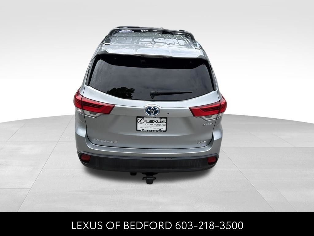 Used 2019 Silver Toyota XLE image 5