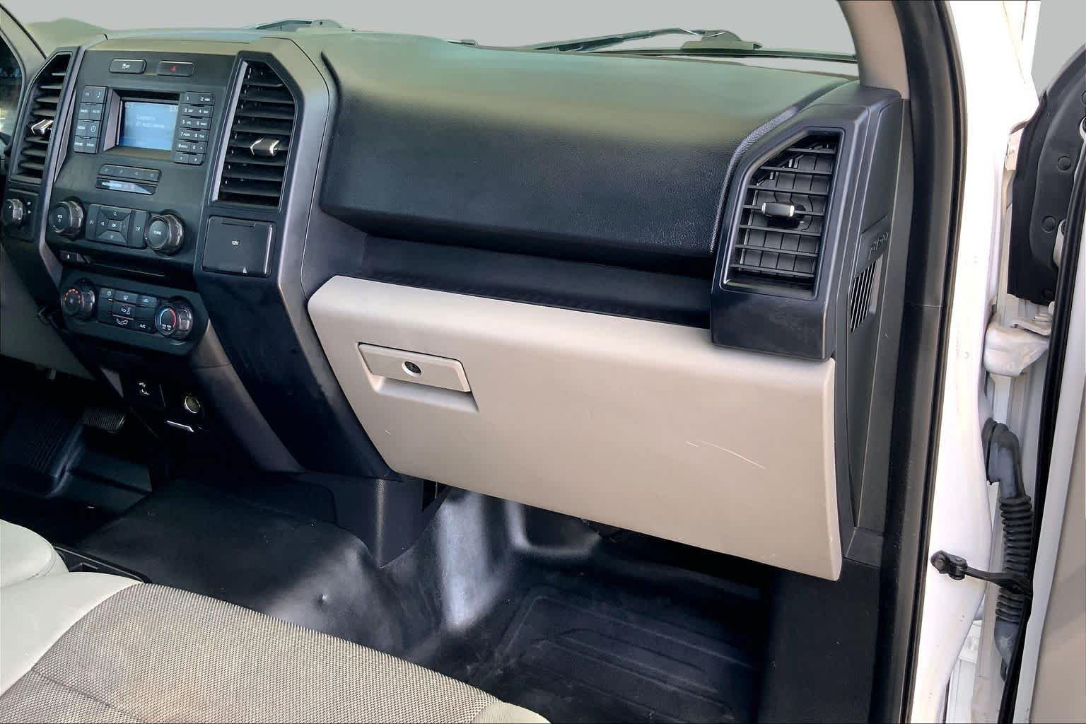 Used 2016 Oxford White Ford XL image 17