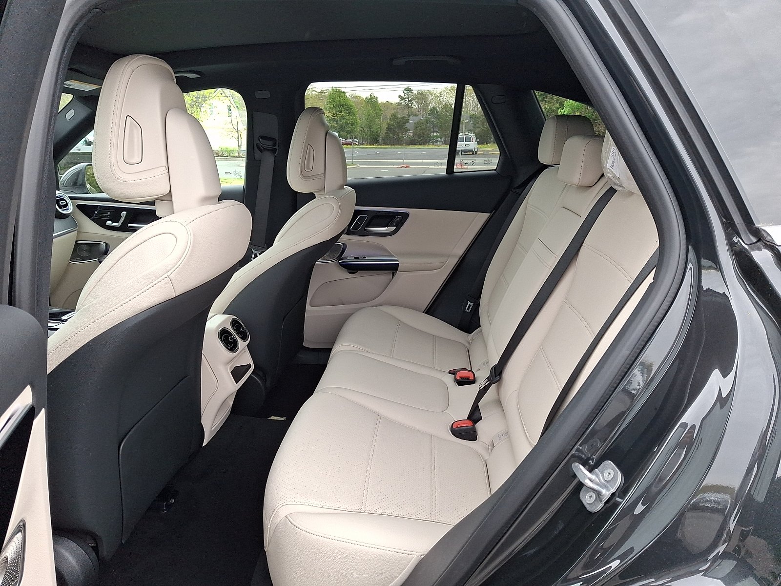 New 2026 Graphite Grey Metallic Mercedes-Benz GLC 300 image 6