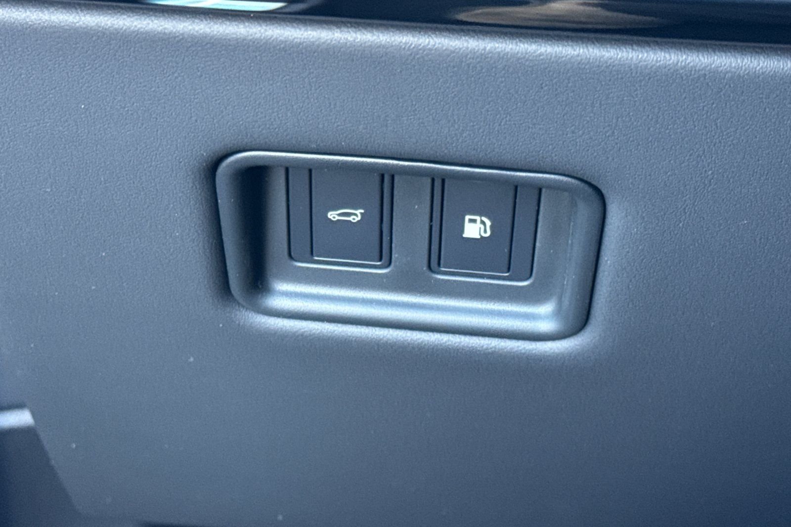 New 2026 Fuji White Land Rover Dynamic SE image 32