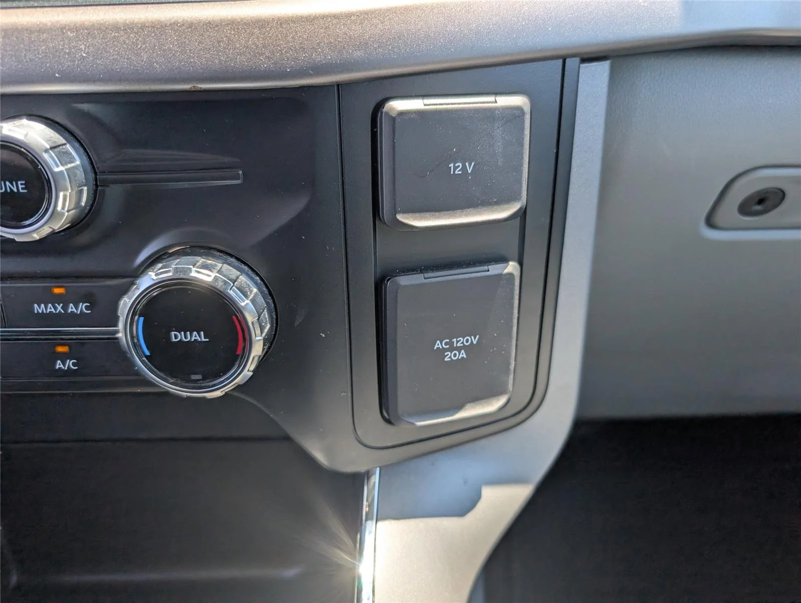 Used 2024 Oxford White Ford XLT image 19
