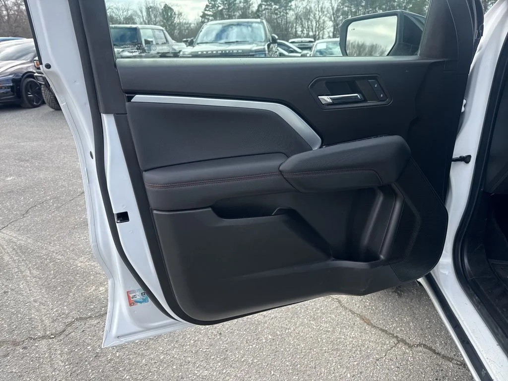 Used 2024 White Chevrolet Z71 image 25