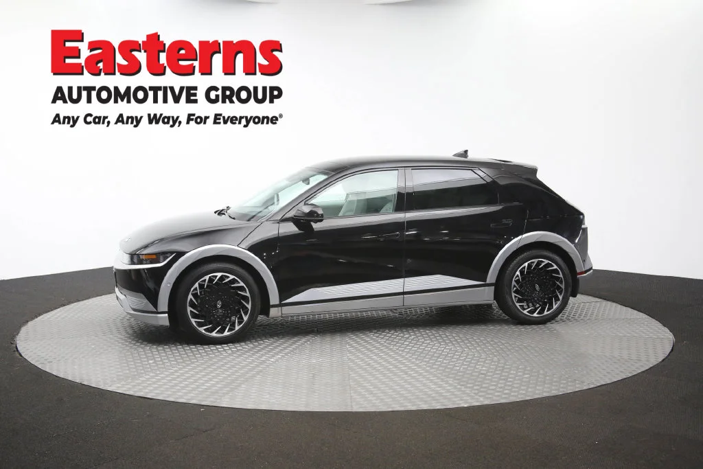 Used 2023 Black Hyundai Limited image 63