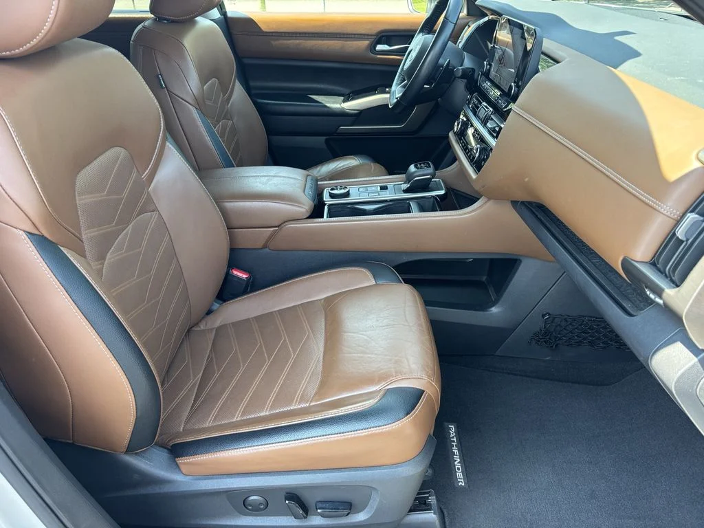 Used 2023 Silver Nissan Platinum image 29