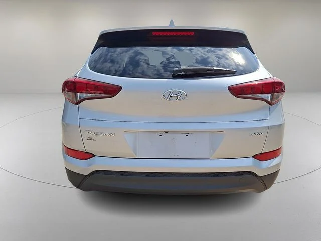 Used 2018 Silver Hyundai SEL image 9