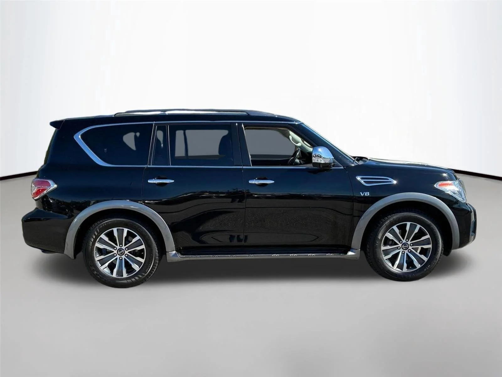 Used 2020 Super Black Nissan SL image 4