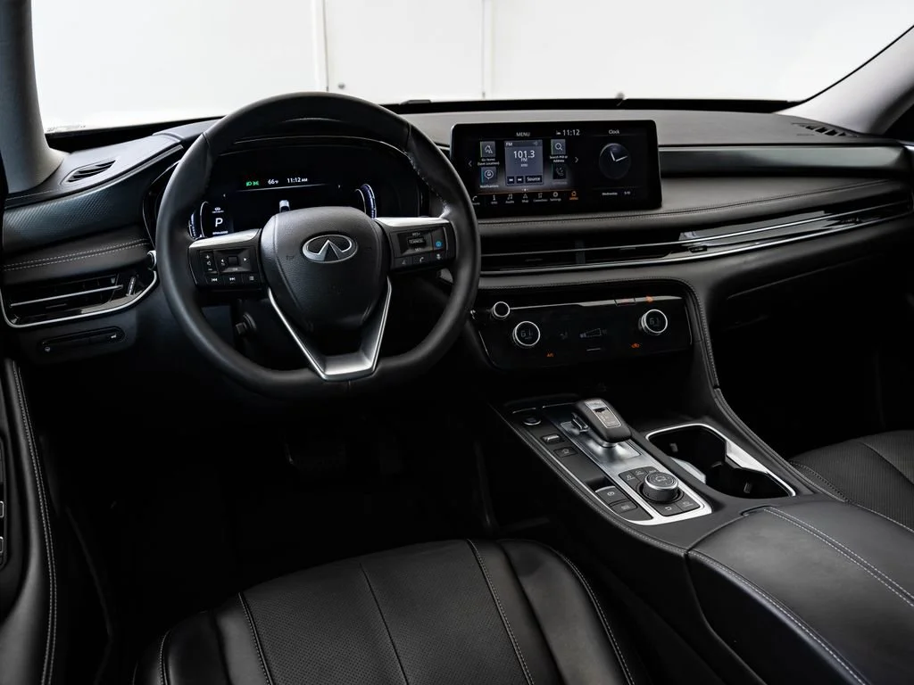 Used 2023 Warm Titanium INFINITI LUXE image 4