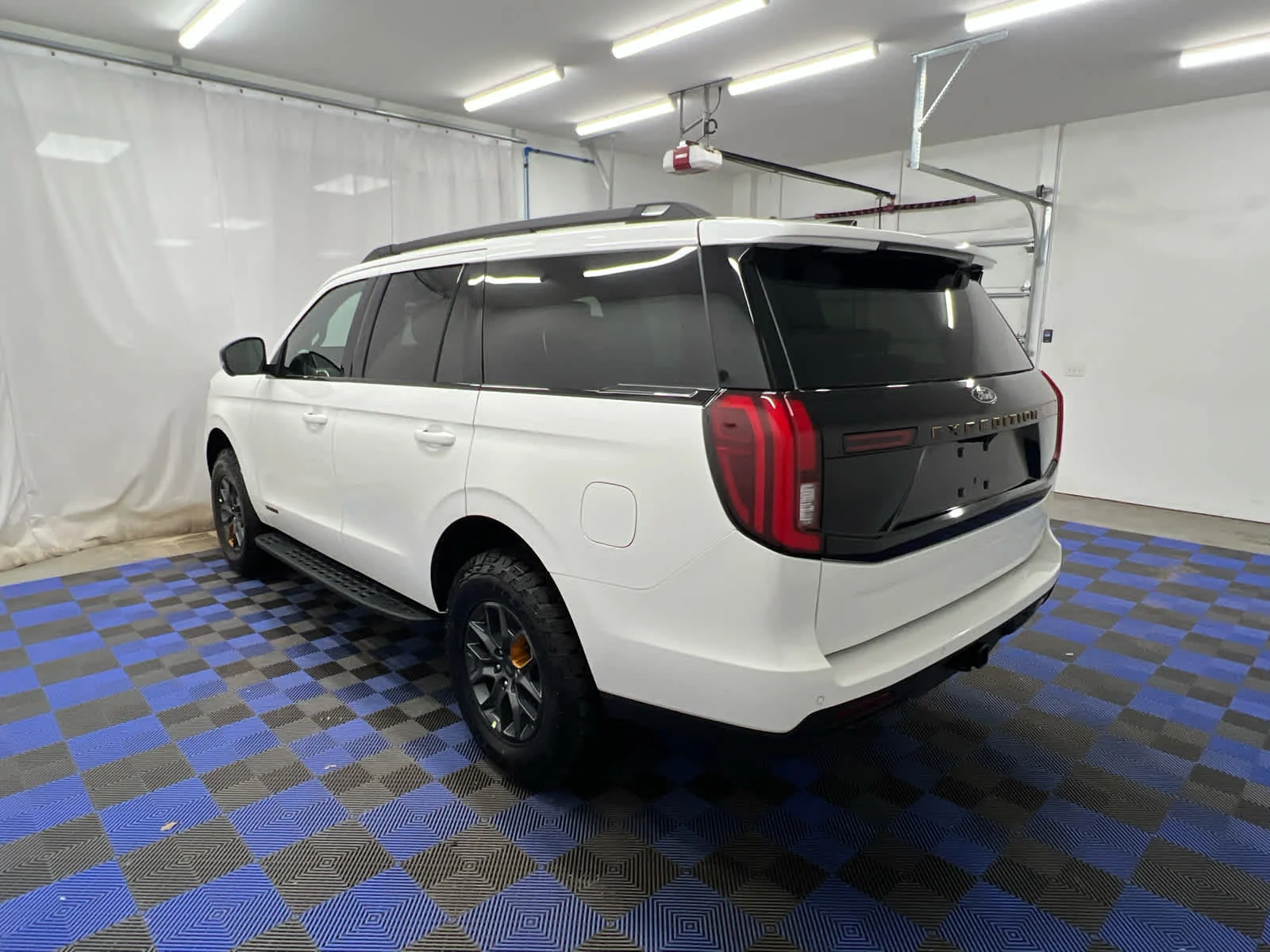 New 2026 Star White Metallic Tri-Coat Ford Tremor image 4