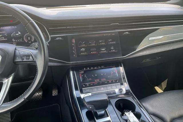 Used 2019  Audi 3.0T Premium Plus image 6