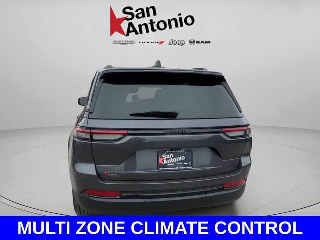 New 2025 Baltic Gray Metallic Clear-Coat Exterior Paint Jeep Altitude X image 13