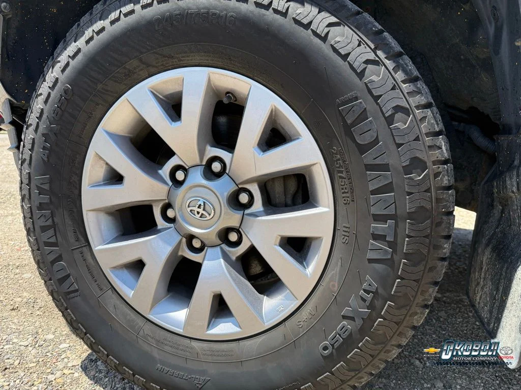 Used 2018 Silver Toyota SR5 image 20