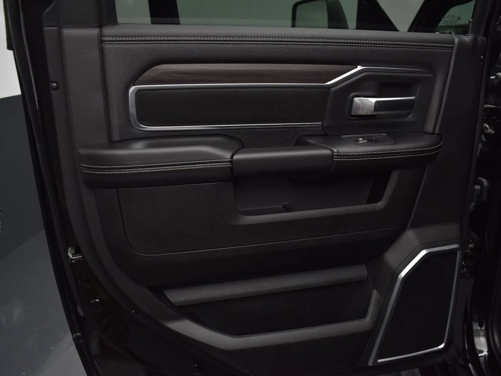 New 2026 Diamond Black Crystal Pearl-Coat Exterior Paint RAM Laramie image 24
