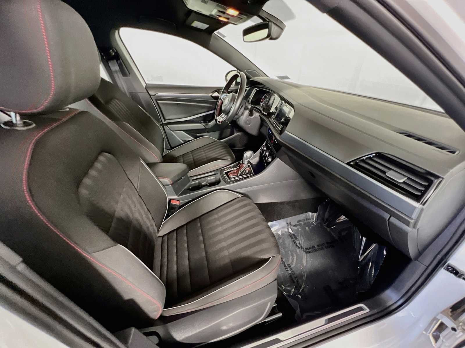 Used 2020 Pure White Volkswagen S image 28