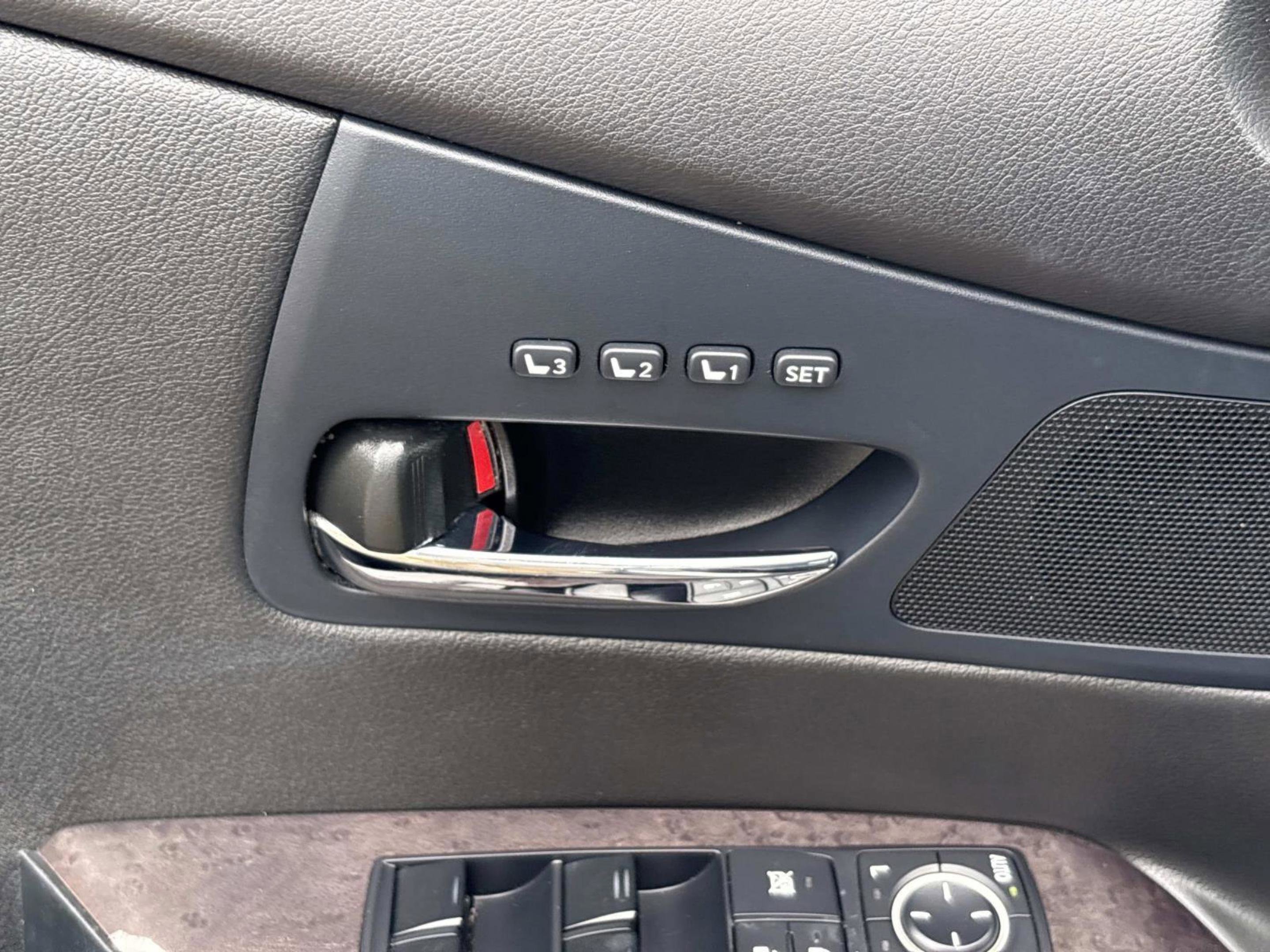 Used 2015 Silver Lexus 350 image 22