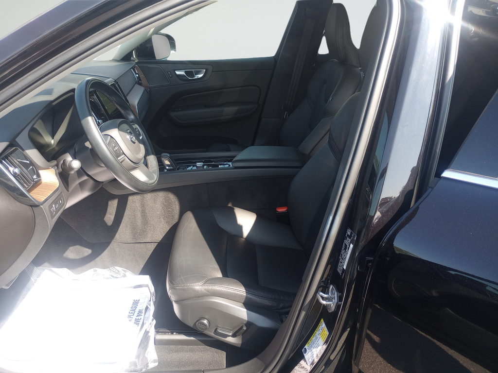 Used 2021 Black Volvo T8 Inscription Expression image 10