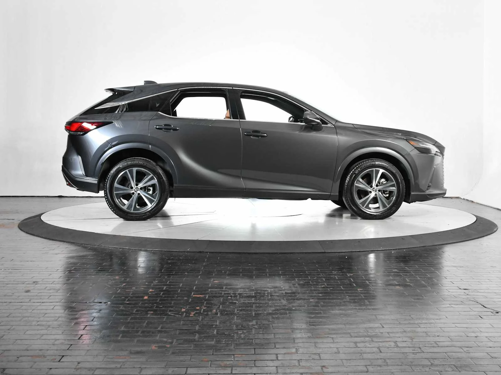 2025 Lexus RX 350 - Photo 8