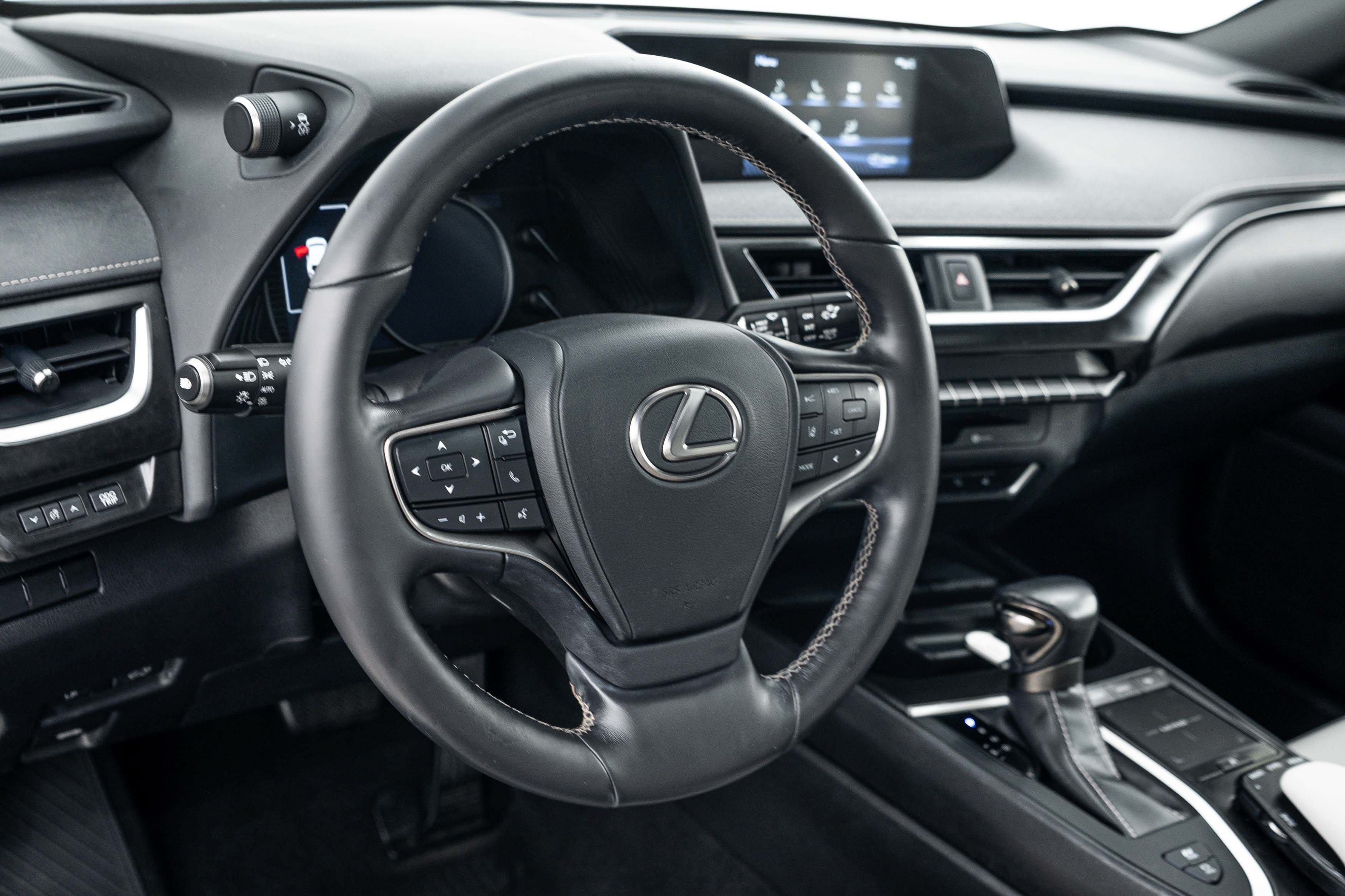 Used 2019 Eminent White Pearl Lexus UX 250h image 9