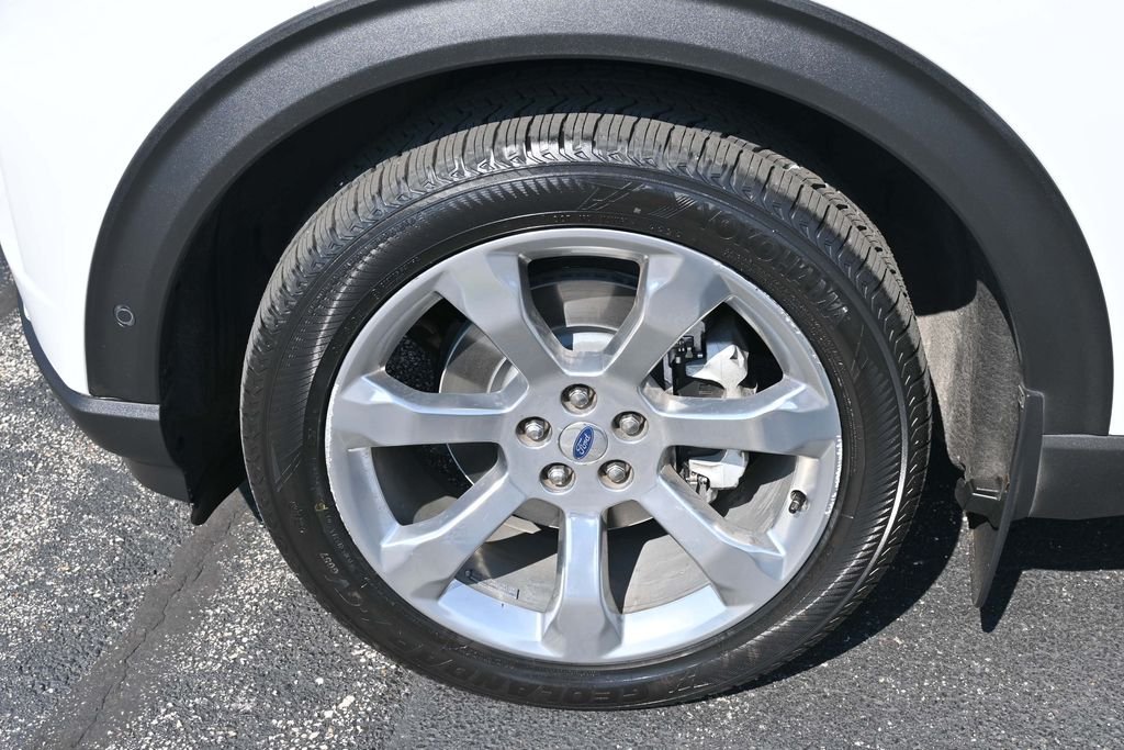 Used 2020 White Metallic Ford Platinum image 14