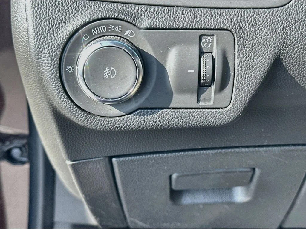 Used 2020 Brown Buick Preferred image 9