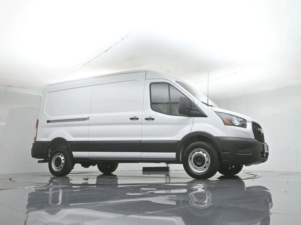 New 2026 Oxford White Ford Base image 2