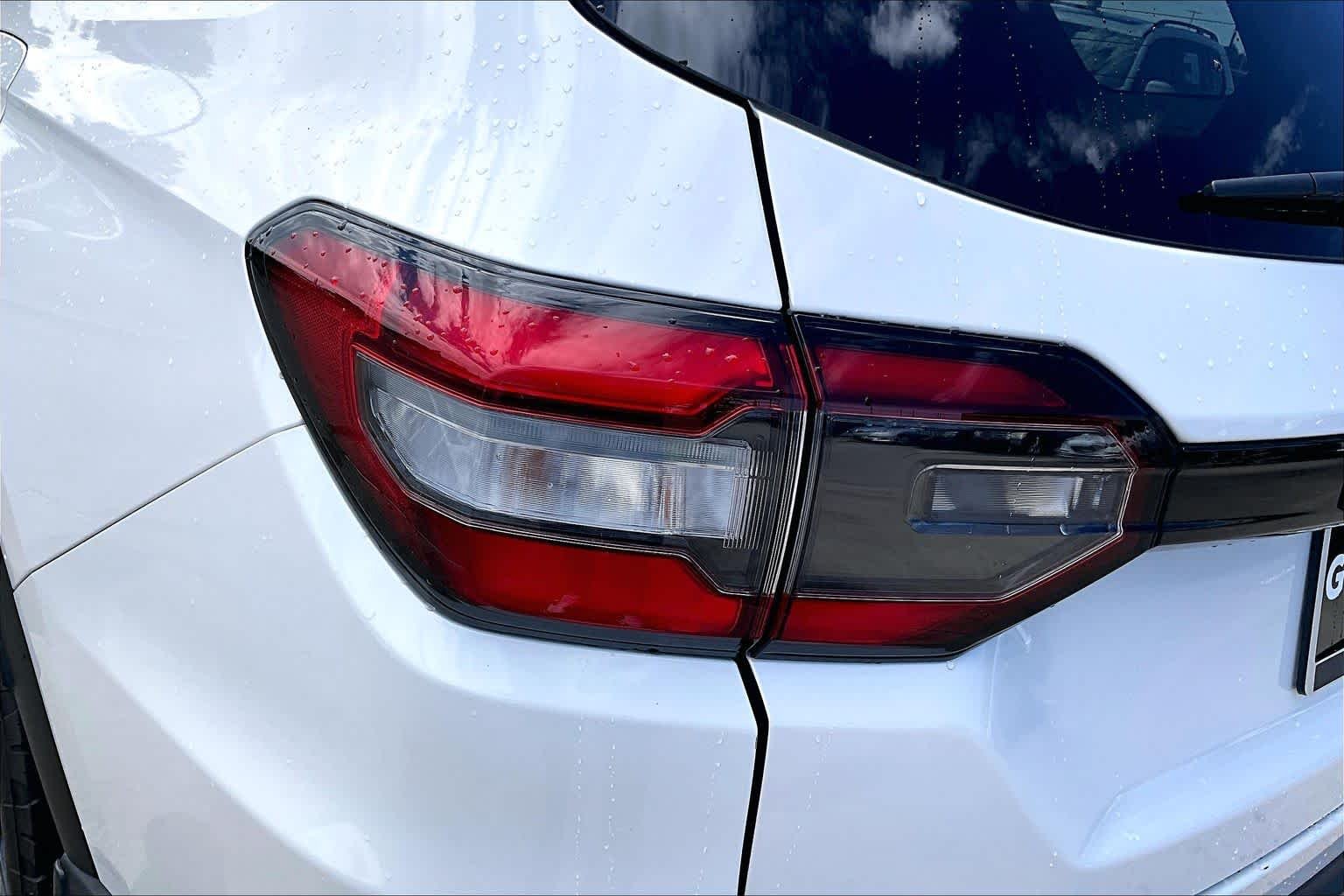 Used 2025 Platinum White Pearl Honda TrailSport image 27