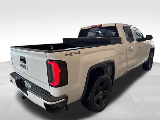 Used 2015 White GMC Base image 8