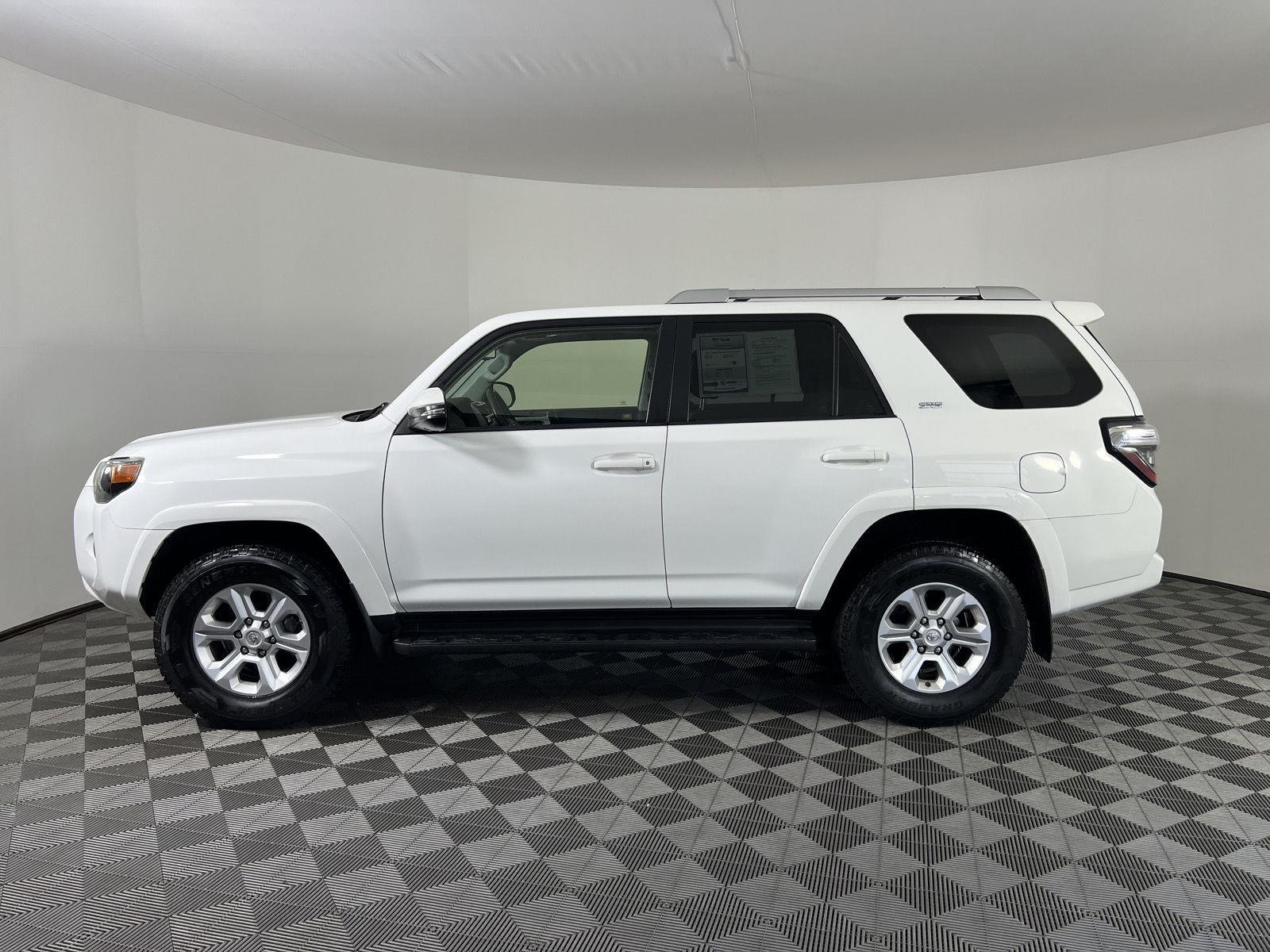 Used 2017 Super White Toyota SR5 Premium image 6