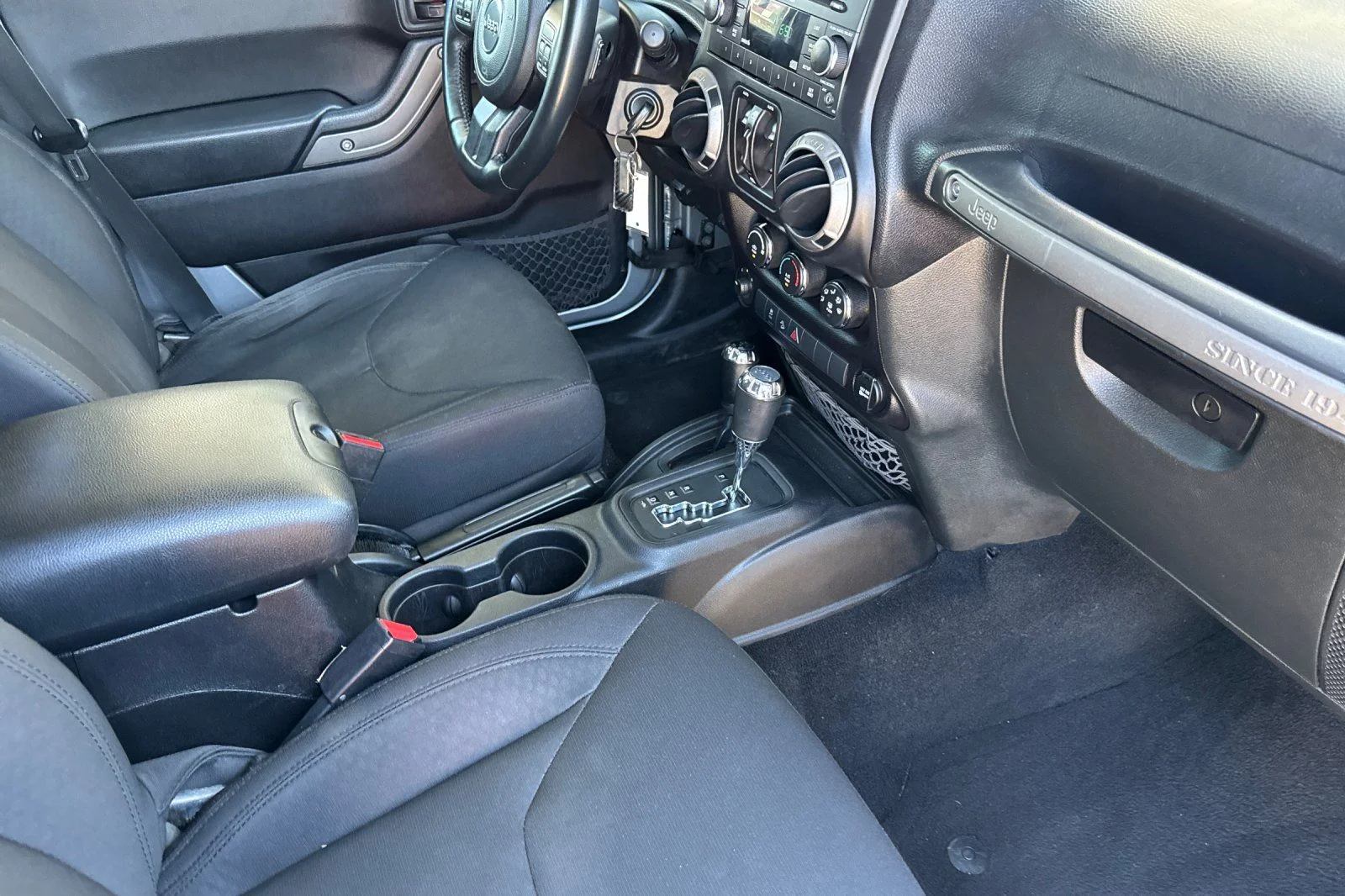 Used 2016 Billet Silver Metallic Clearcoat Jeep Unlimited Sport image 19