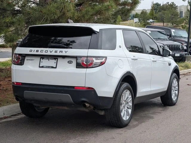Used 2019 Fuji White Land Rover SE image 3