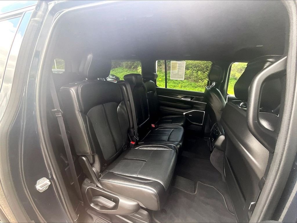 Used 2024 Gray Jeep Base image 16