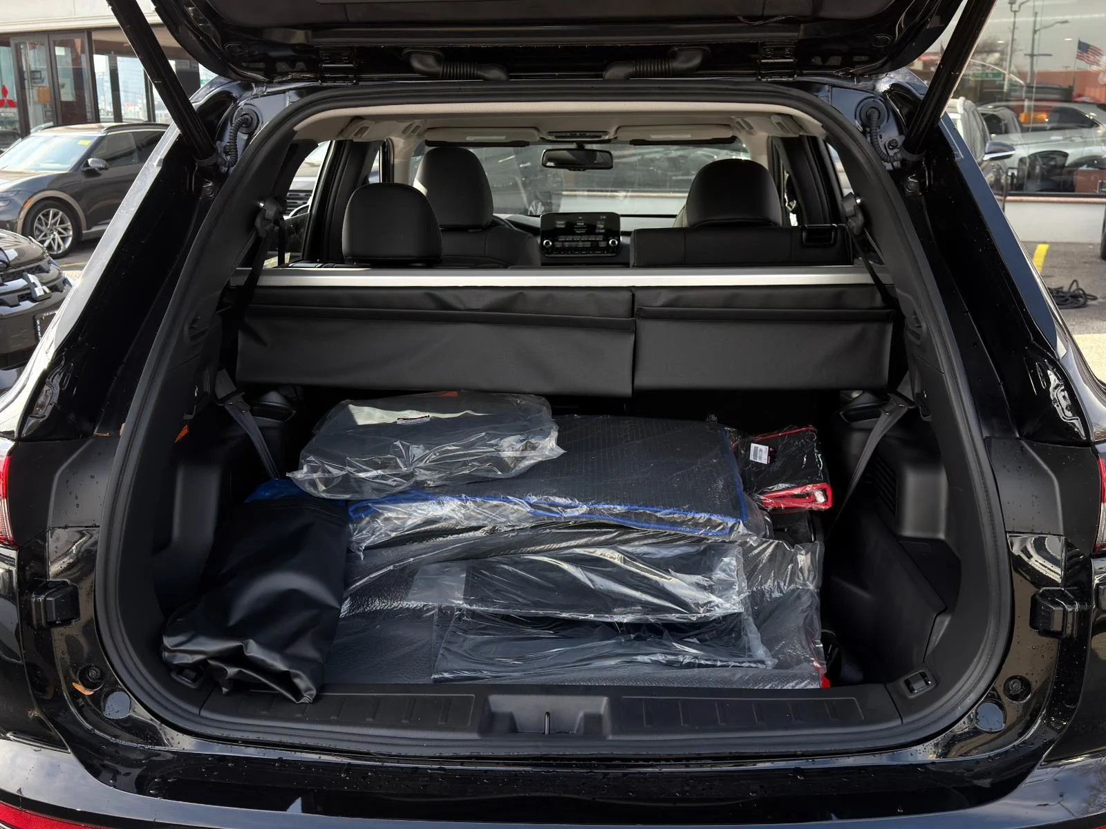 2025 Mitsubishi Outlander Plug-in Hybrid SEL - Photo 8
