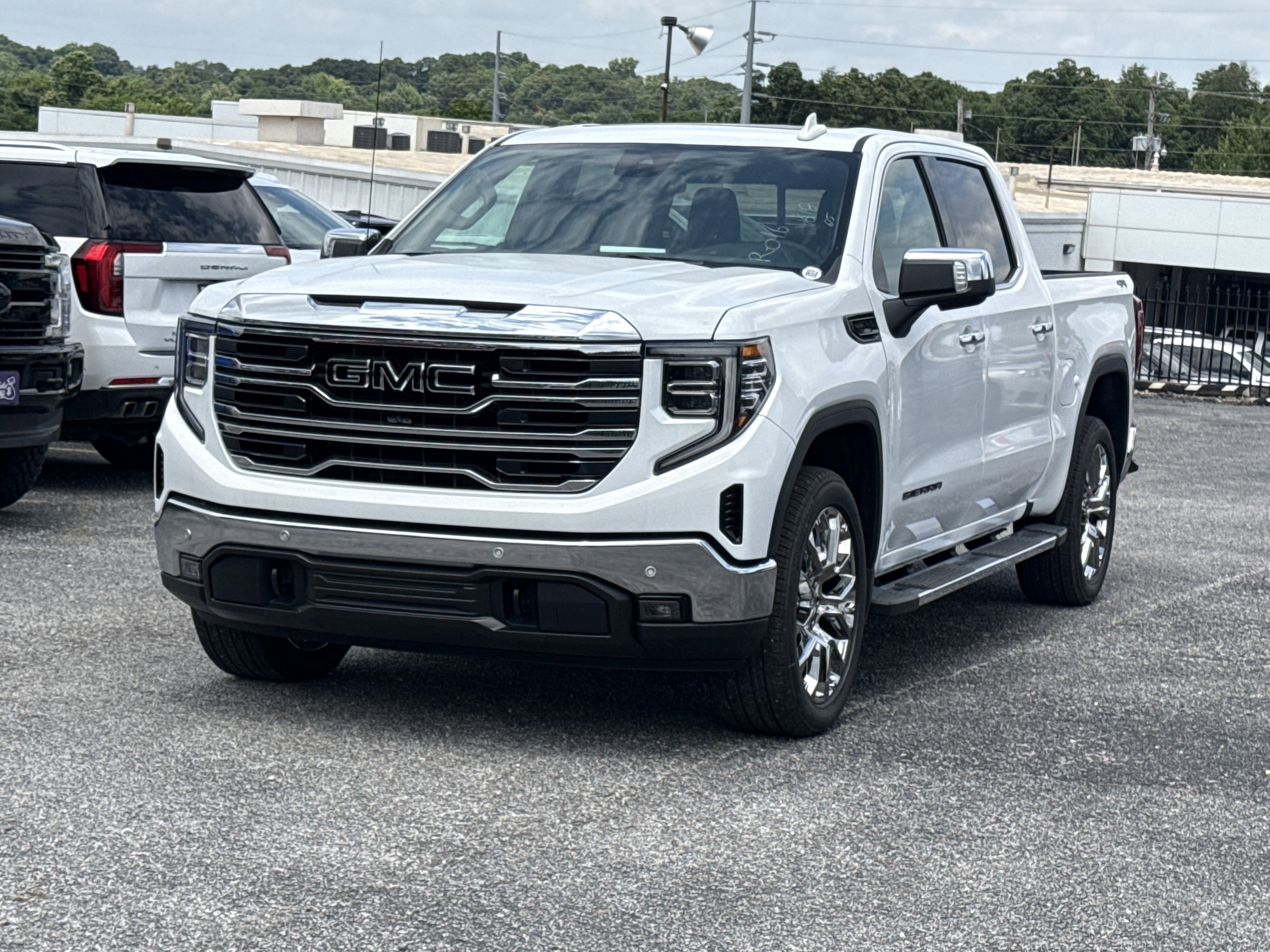 2026 GMC Sierra 1500 SLT - Photo 12
