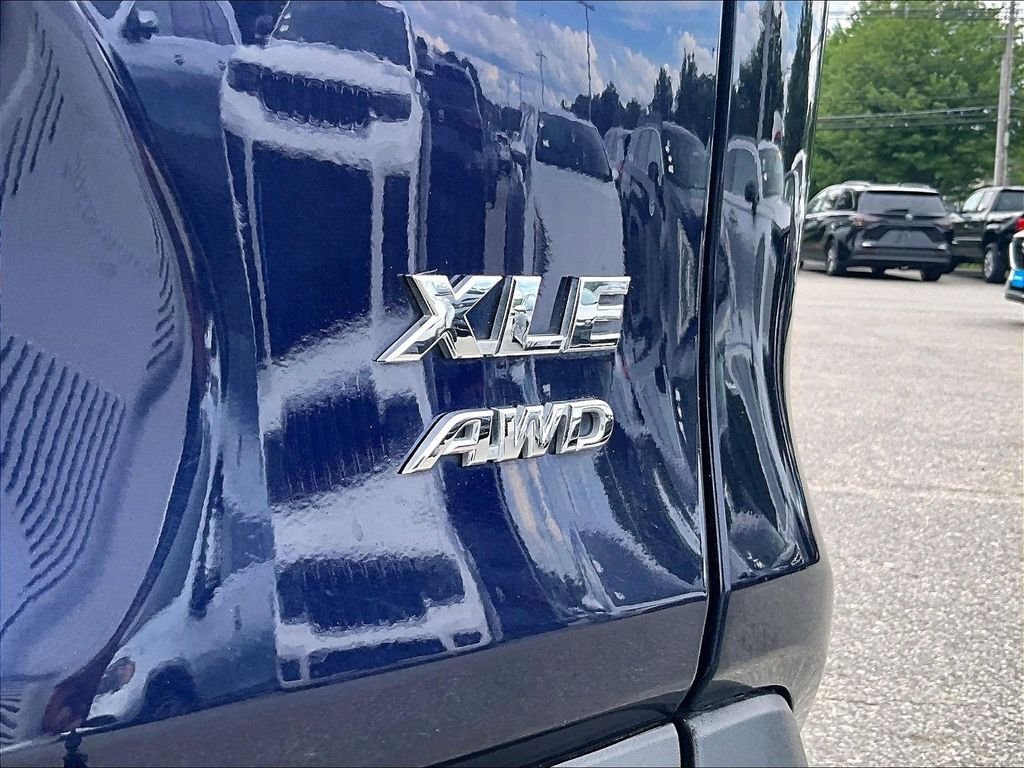 Used 2025  Toyota XLE image 29