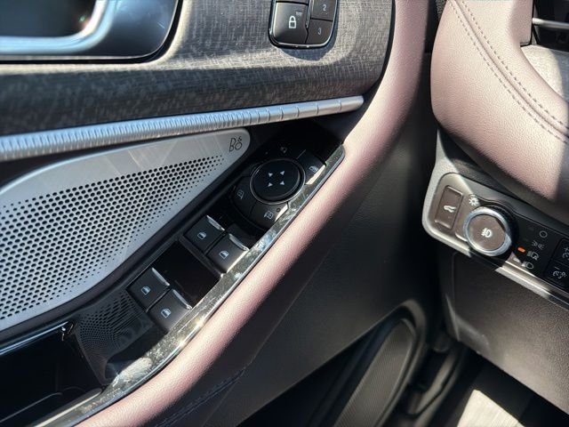 New 2026 Star White Metallic Tri-Coat Ford Platinum™ image 25