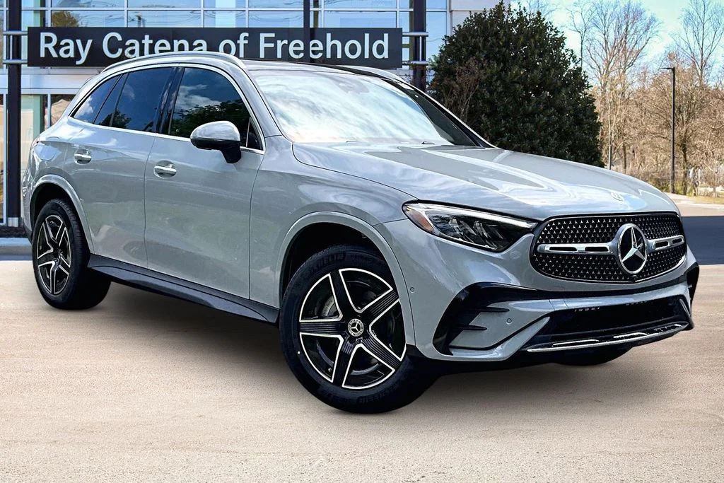 New 2026 White Mercedes-Benz GLC 300 image 2