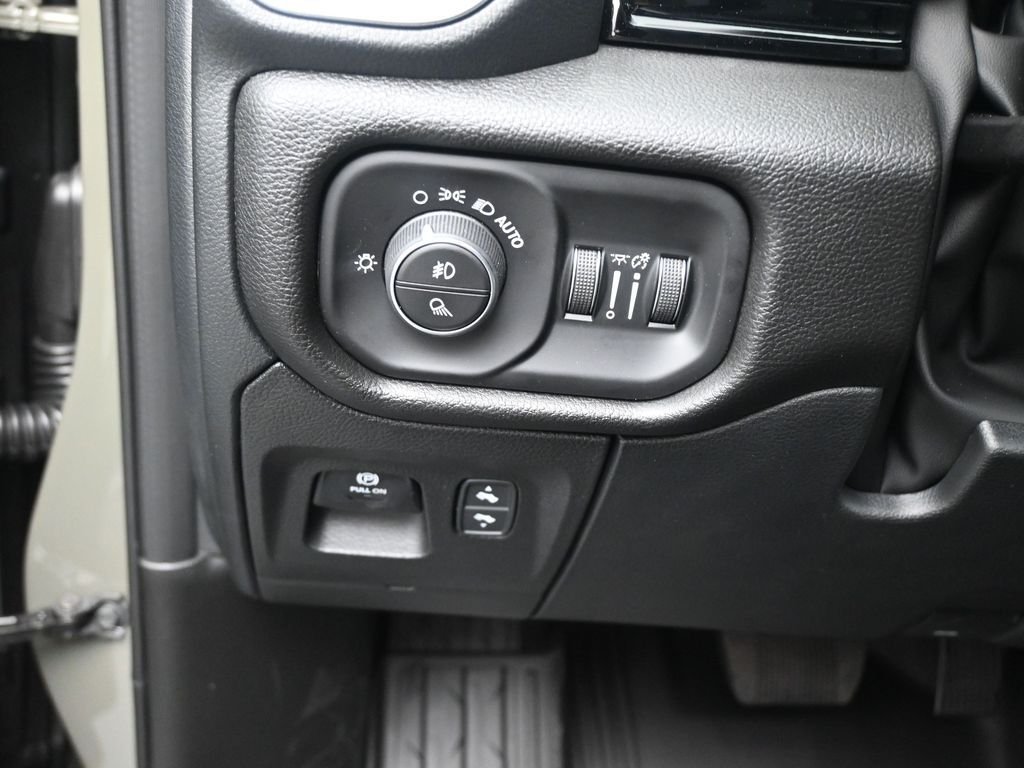New 2026 Canyon Lake Exterior Paint RAM Laramie image 18
