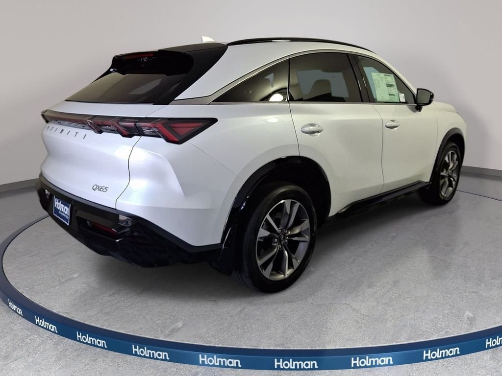 Used 2027 Radiant White INFINITI LUXE image 4