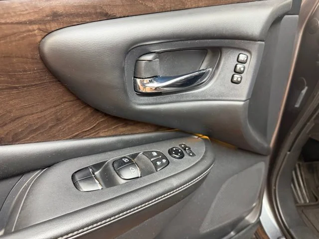 Used 2020 Gray Nissan Platinum image 20