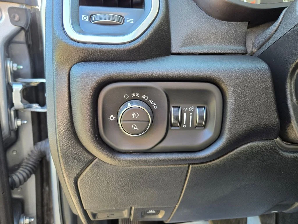 Used 2023 Silver Ram Laramie image 16