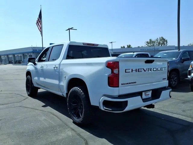 New 2026 Summit White Chevrolet RST image 9